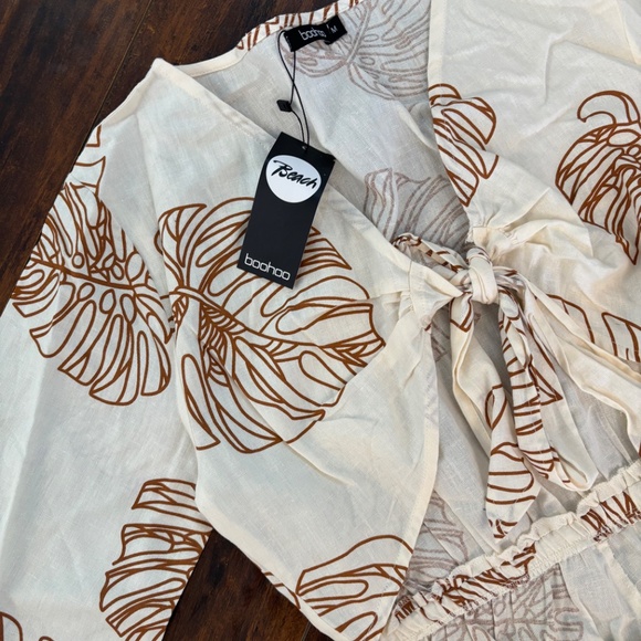 NWT Boohoo beach romper size M - Picture 2 of 2